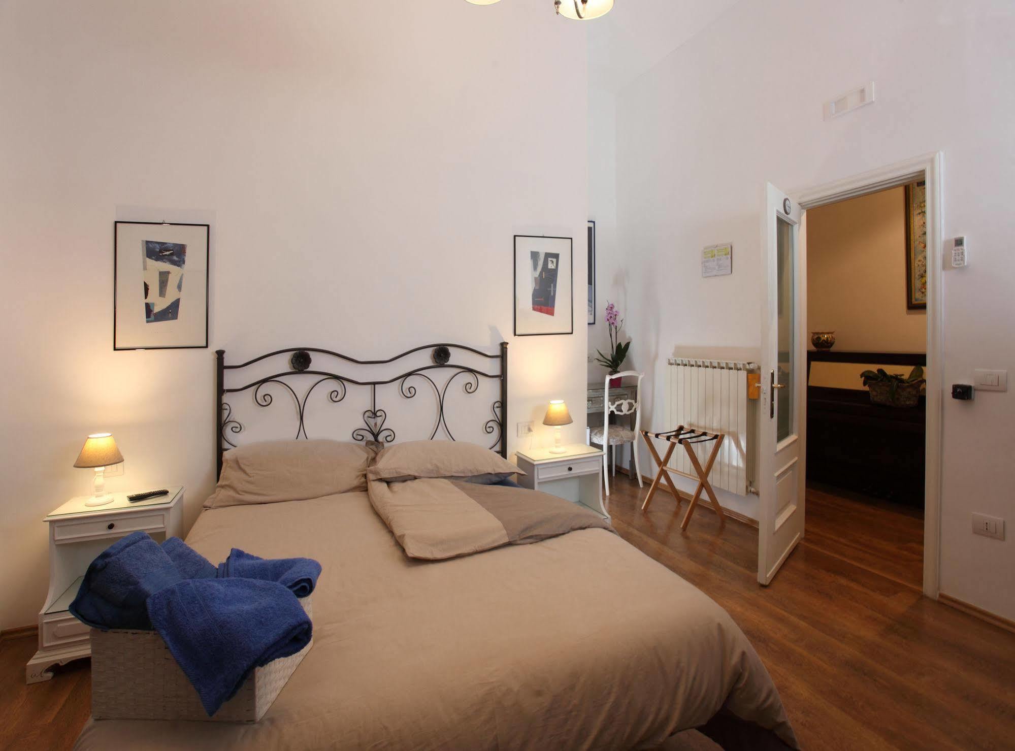 Bed and Breakfast Napoli Pietrasanta Lt Екстер'єр фото